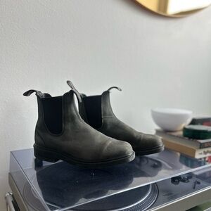Rustic Black Blundstone Boots US Women 7.5, AU 4.5, Style 1308 Chelsea Boot